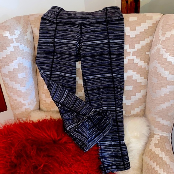 Lululemon Gather & Crow ll Cropped Leggings Sz 4 - Picture 5 of 9